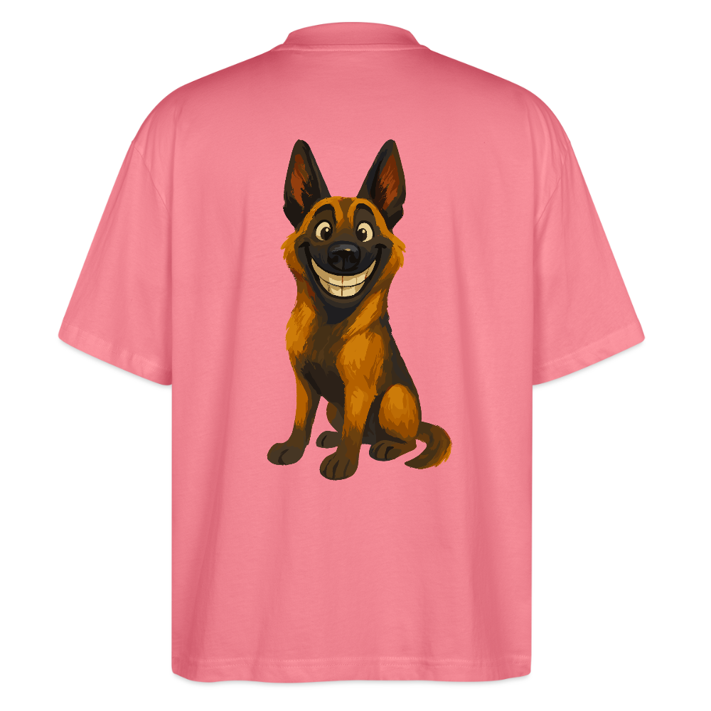 Malinois Oversized Grinsender Cartoon – lustiger Belgischer Schäferhund im gemalten Stil als humorvolles Hunde Motiv für Hundeliebhaber - Pink