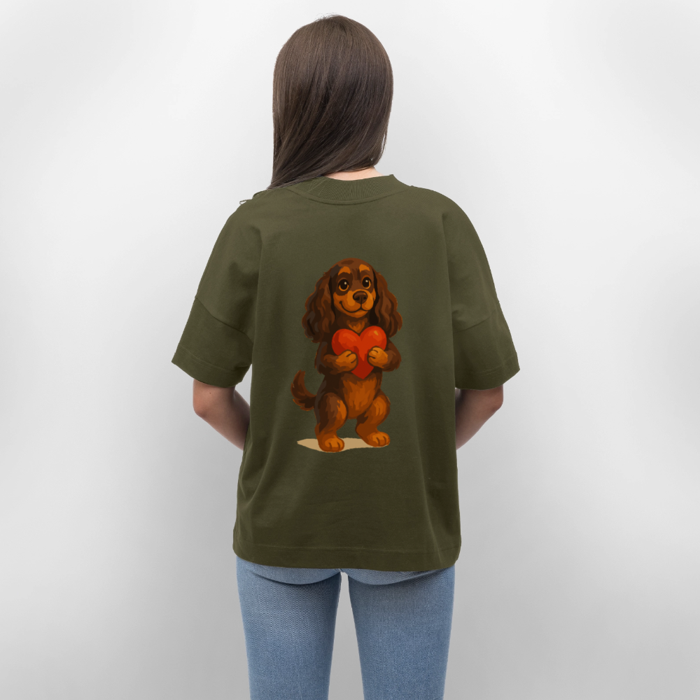 Cocker Spaniel Oversized mit Herz – Süßer Cartoon Hund, perfektes Motiv für Valentinstag und Hundeliebhaber - Khaki
