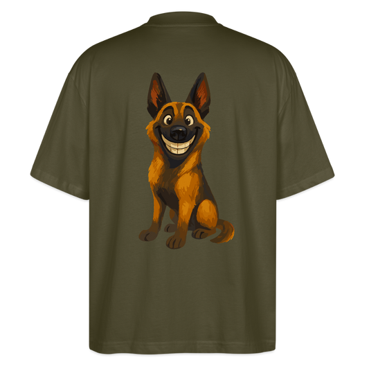 Malinois Oversized Grinsender Cartoon – lustiger Belgischer Schäferhund im gemalten Stil als humorvolles Hunde Motiv für Hundeliebhaber - Khaki