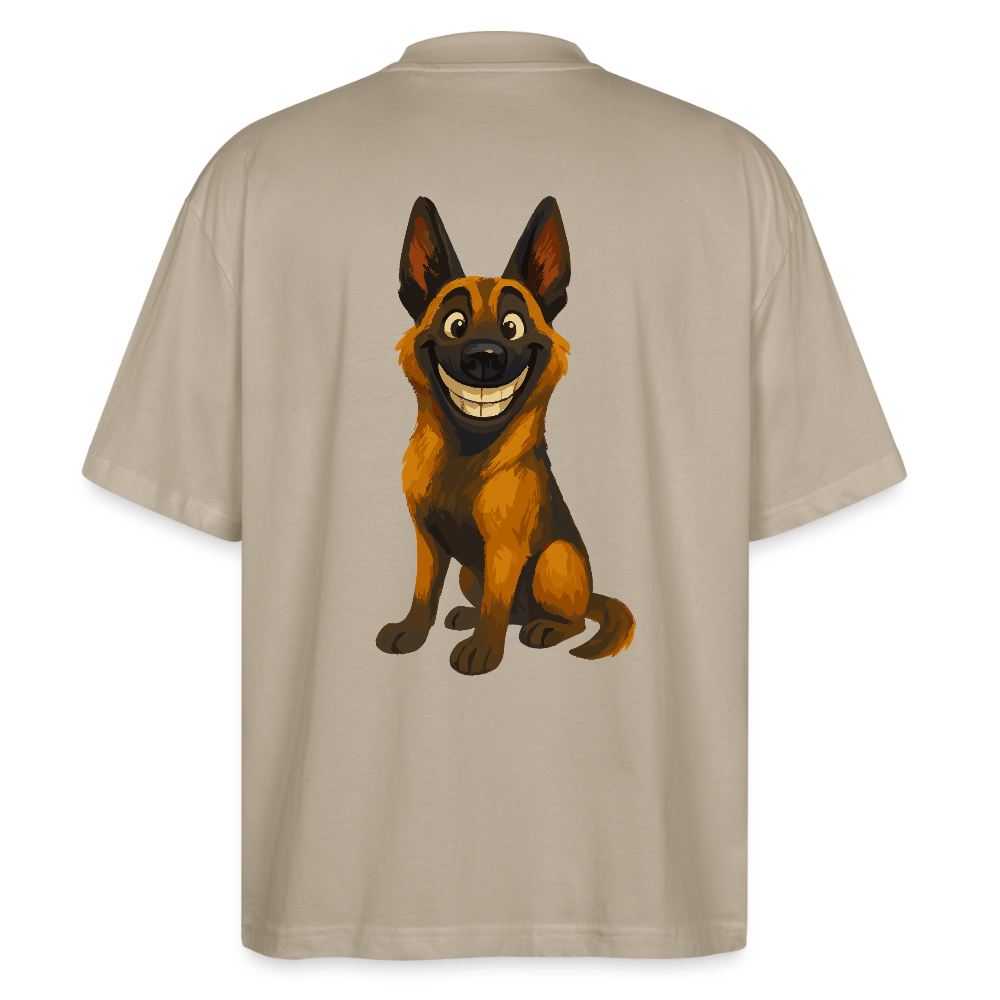 Malinois Oversized Grinsender Cartoon – lustiger Belgischer Schäferhund im gemalten Stil als humorvolles Hunde Motiv für Hundeliebhaber - Steingrau